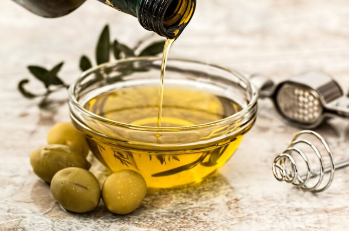 7 Best Natural Hair Oils to Repair Damage and Improve Scalp Health